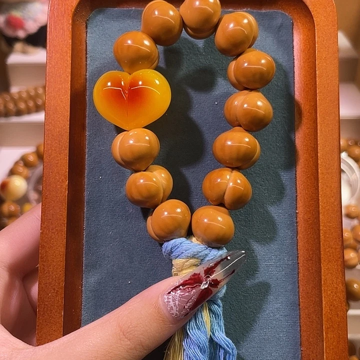 吊坠猴头核桃手工奶油屁桃卡16.8红心