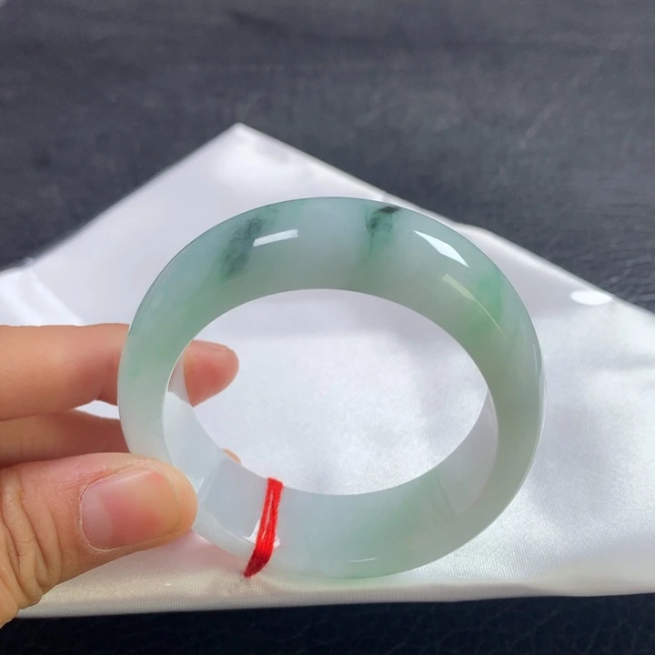 翡翠未镶嵌手镯（贵妃镯）54圈