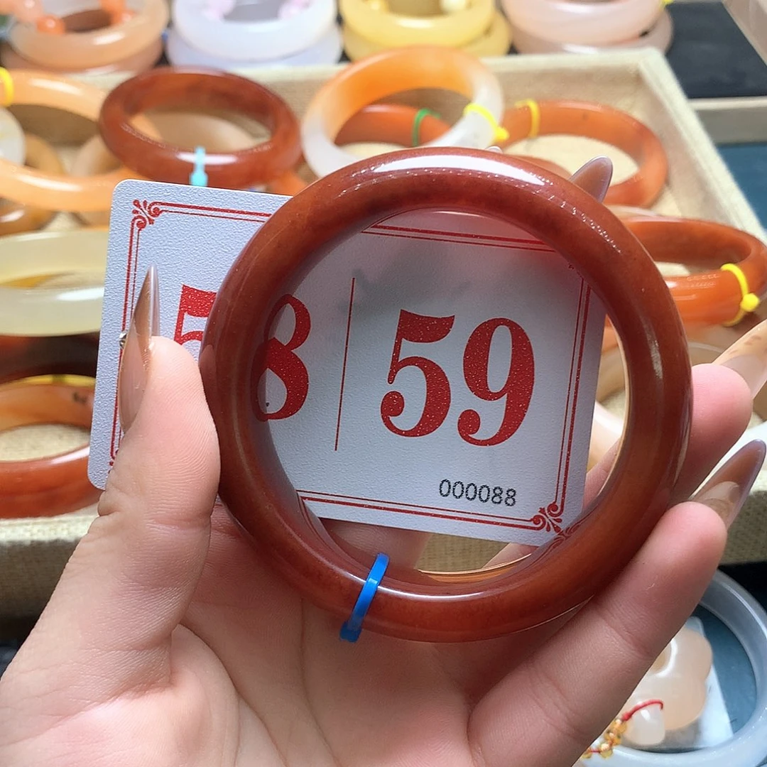 未镶嵌石英质玉（黄龙玉）手镯