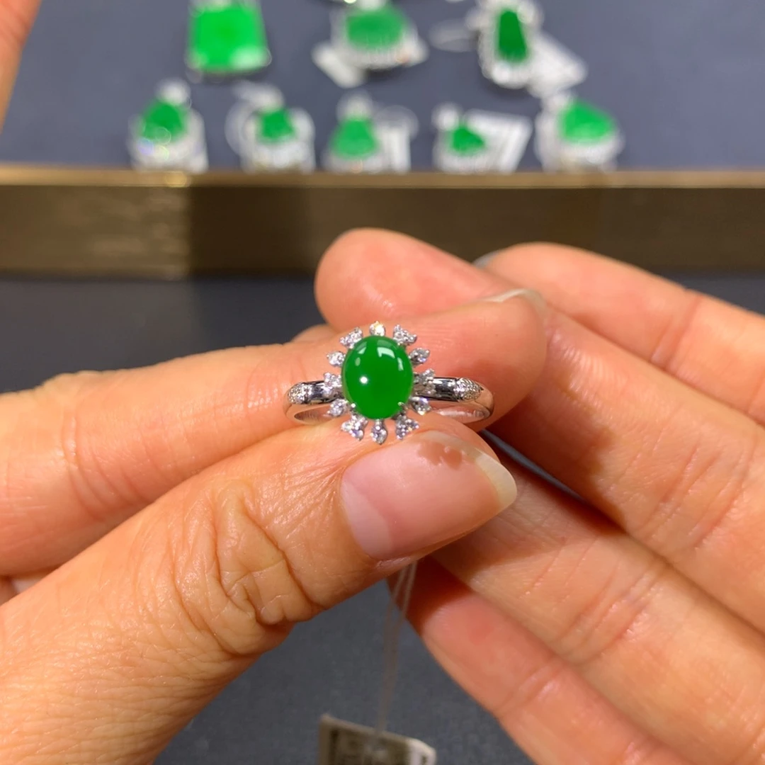 翡翠戒指18K金镶嵌翡翠