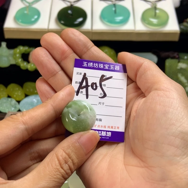 【闪购商品】蛇纹石玉未镶嵌颈饰煎*