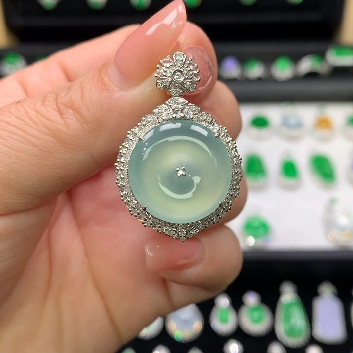 翡翠吊坠(不含链)18K金镶嵌