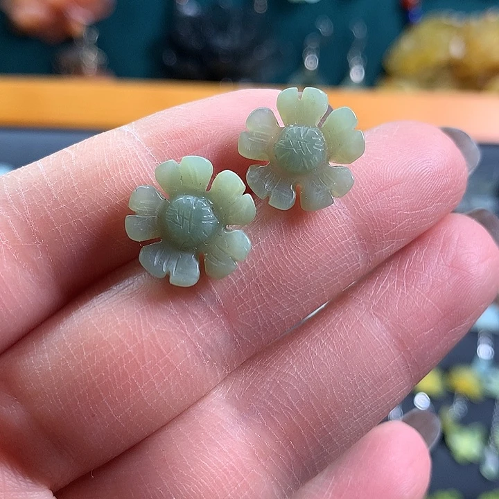 未镶嵌蛇纹石玉耳饰