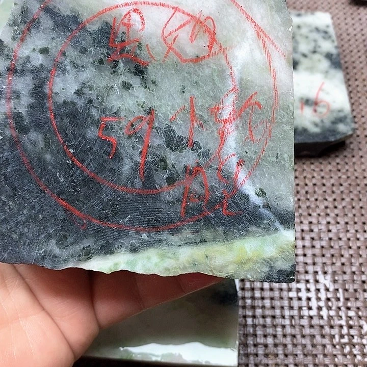 独山玉未镶嵌手镯思*诶手镯定制