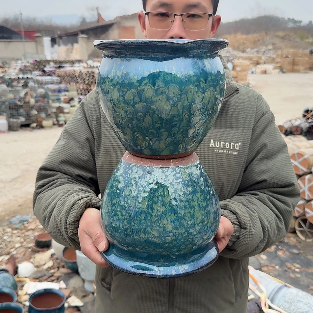 紫砂花盆口20高18（两个花边口绿雪花