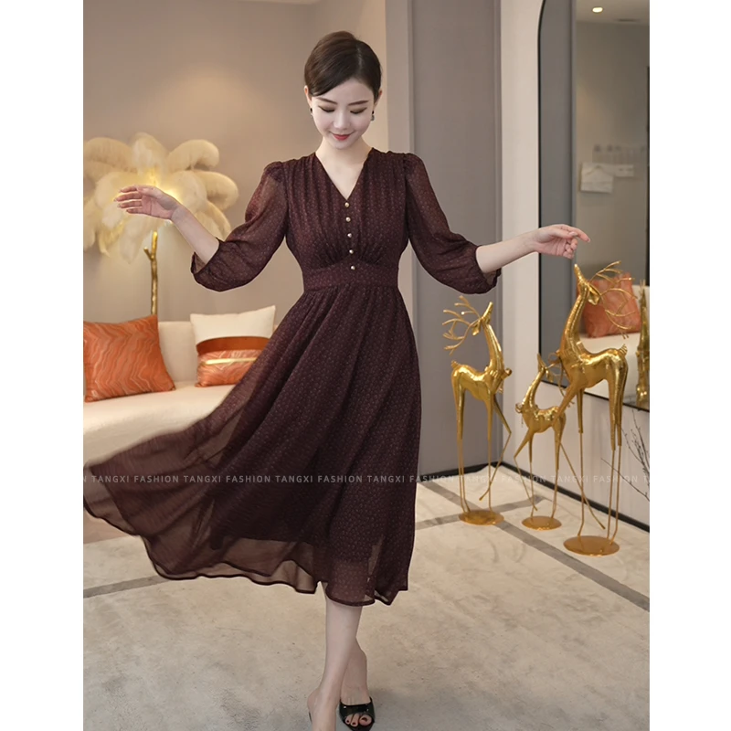 唐熹2025夏季新款【DD-2536】高级百搭气质红棕色v领收腰连衣裙子女