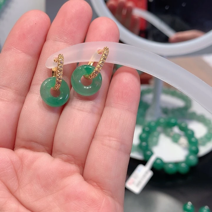 石英质玉（非洲翠）未镶嵌手镯