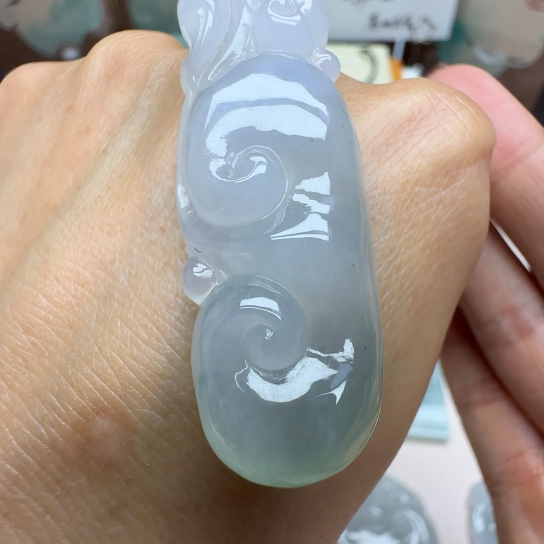 翡翠未镶嵌颈饰如意