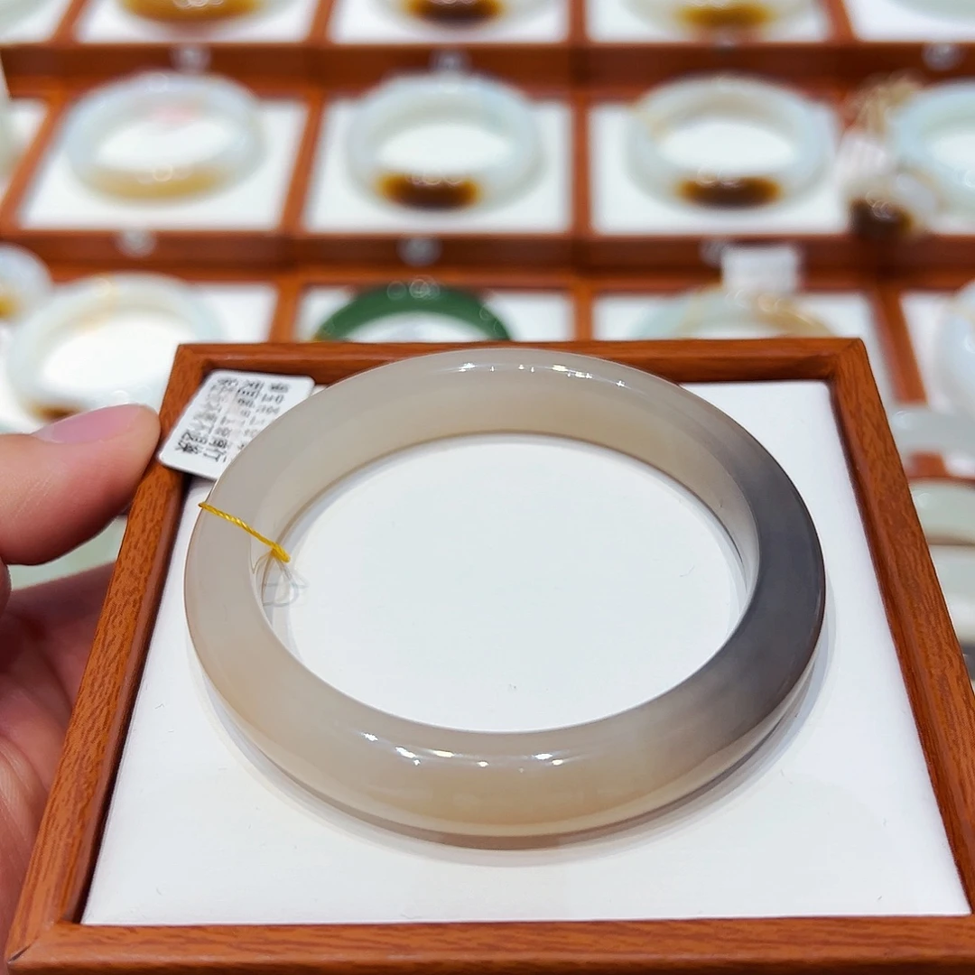 和田玉未镶嵌手镯藕粉一口紫