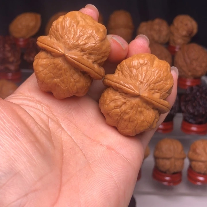 郑***桃核吊坠571香炉疙瘩包