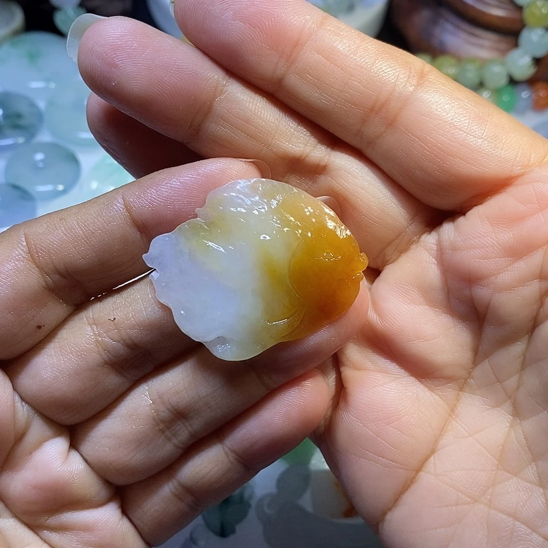 定制翡翠未镶嵌鱼