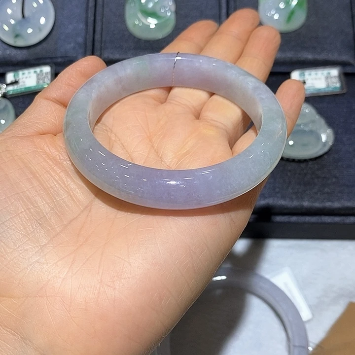 翡翠手镯未镶嵌翡翠手镯