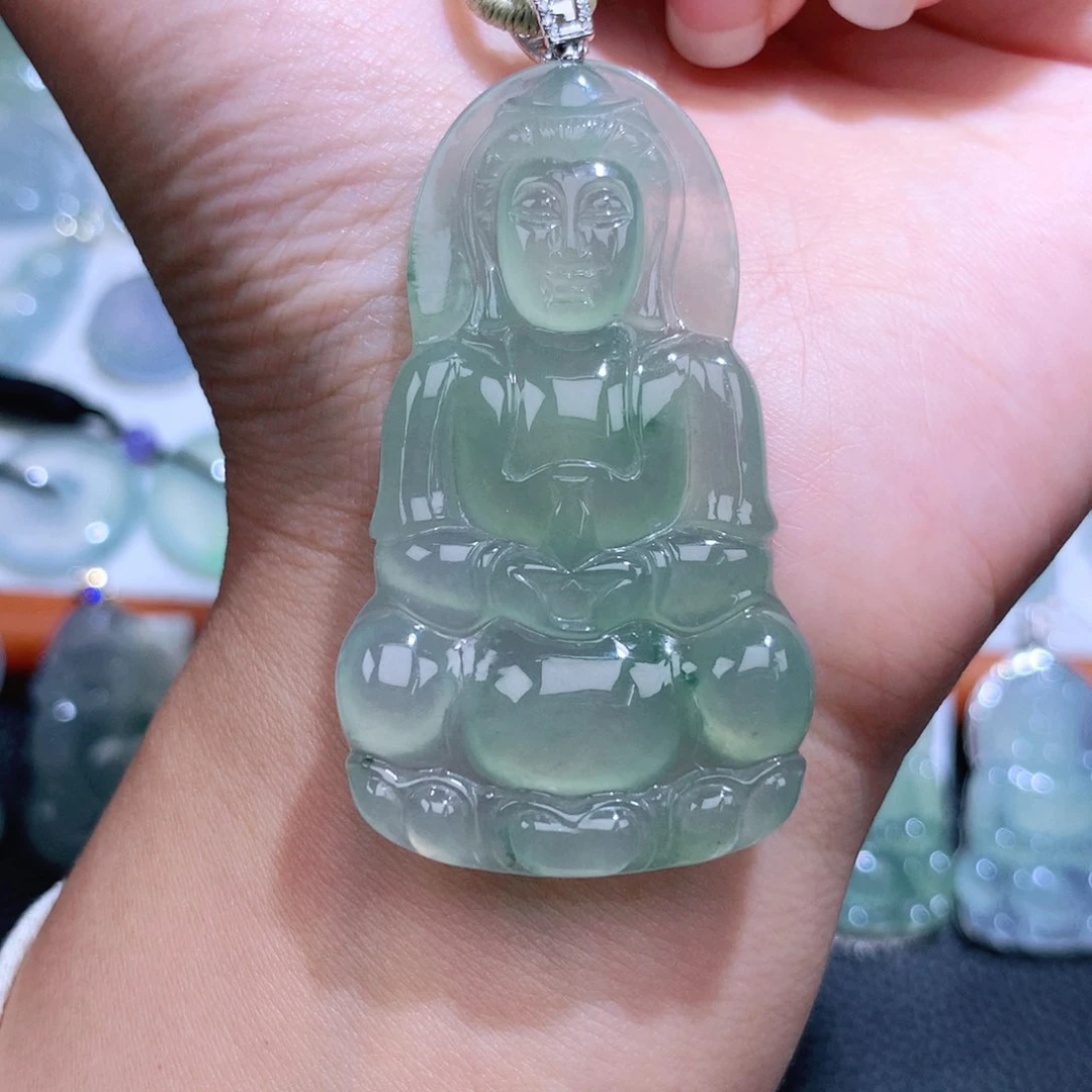 颈饰18K金镶嵌翡翠观音