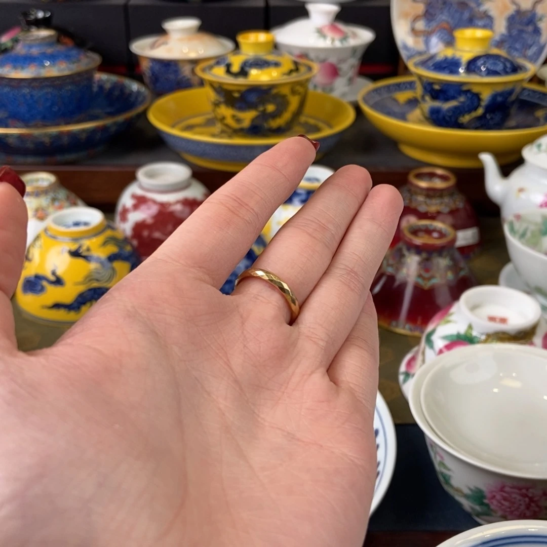 奔****且陶瓷艺术家的作品是一