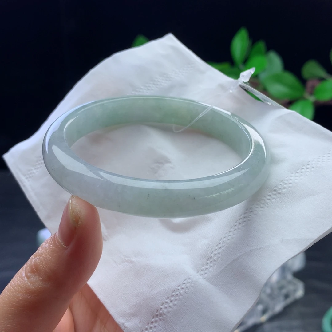 定制翡翠未镶嵌手镯