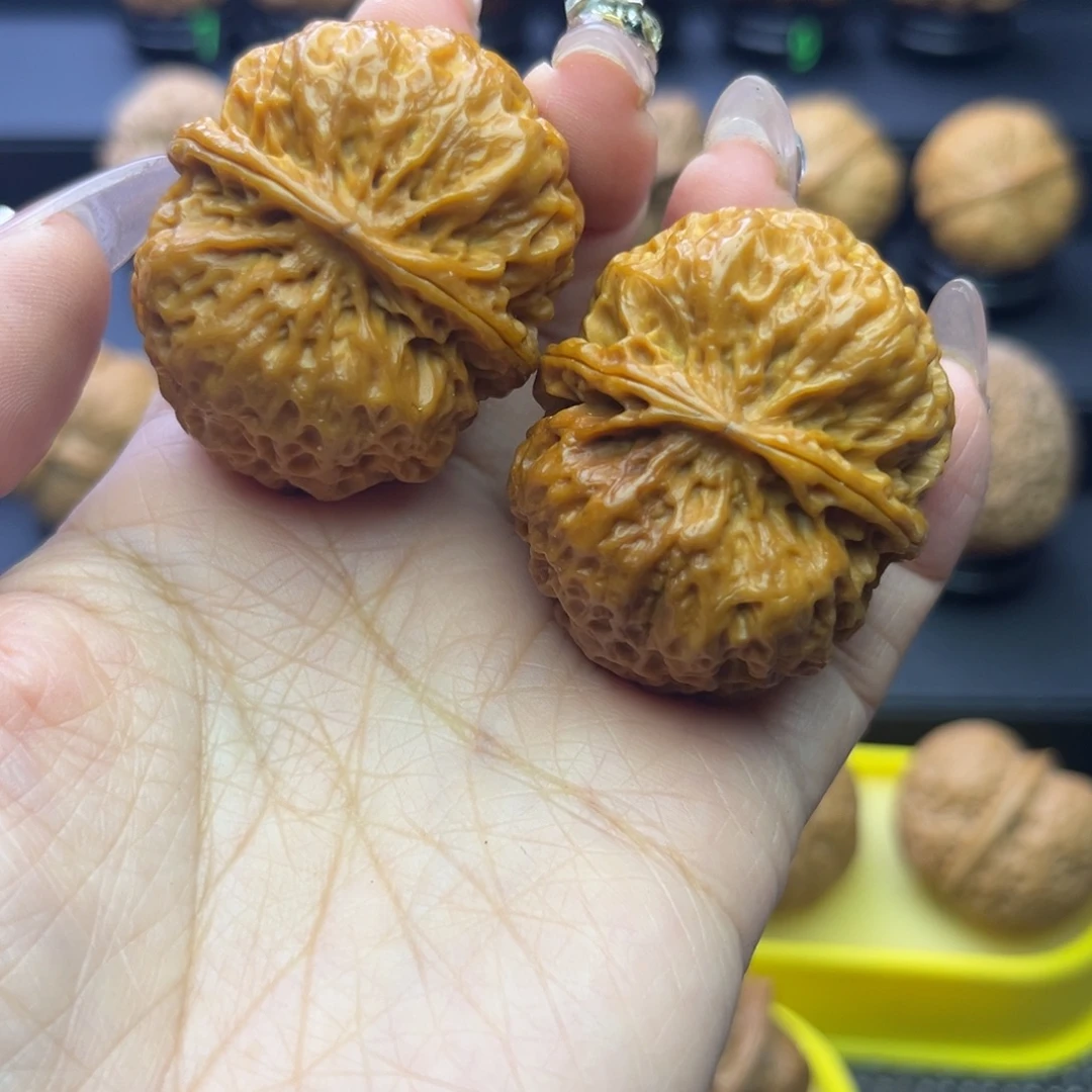吊坠文玩核桃铁锈球