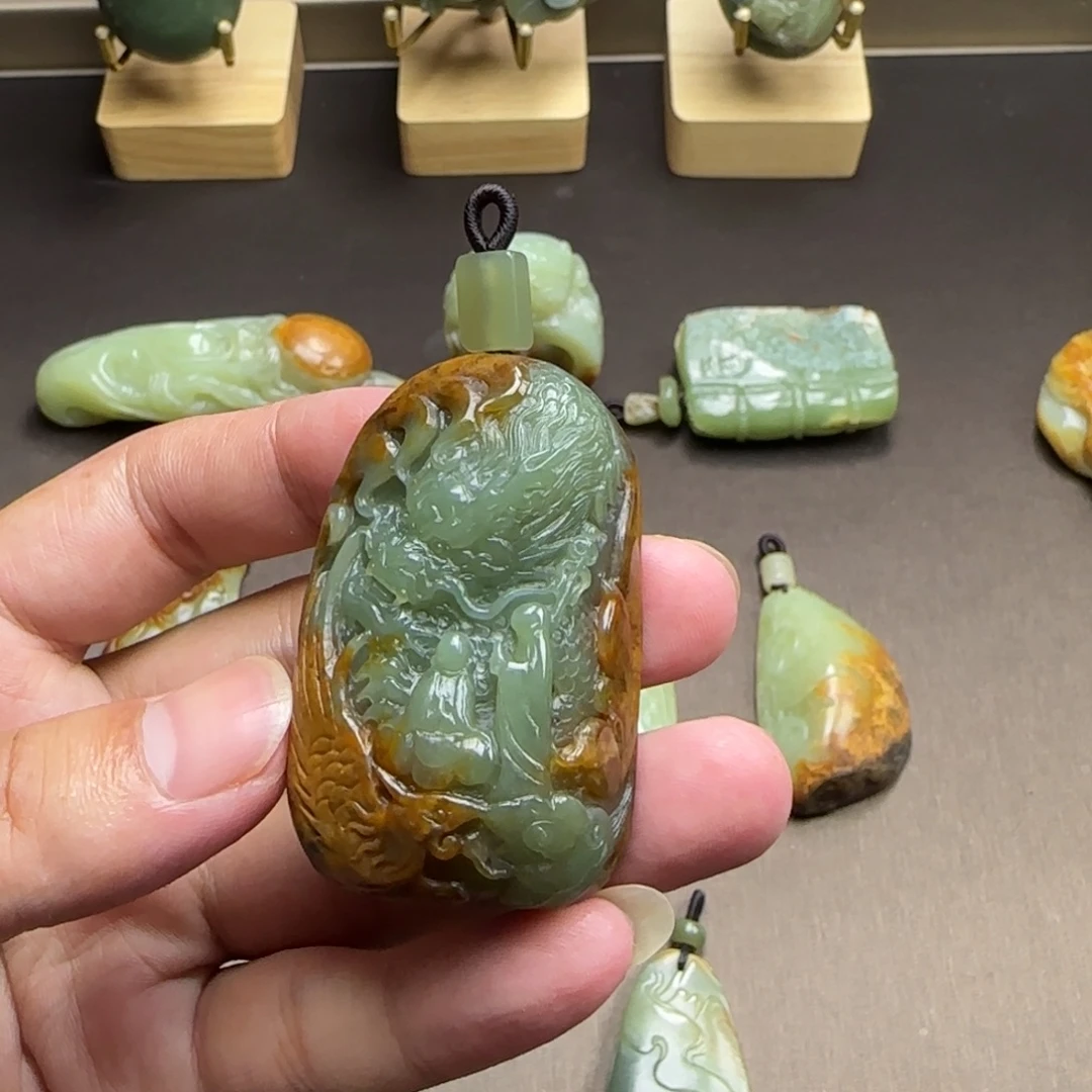 牧***寻岫岩河磨玉（透闪石质玉）未镶嵌颈饰
