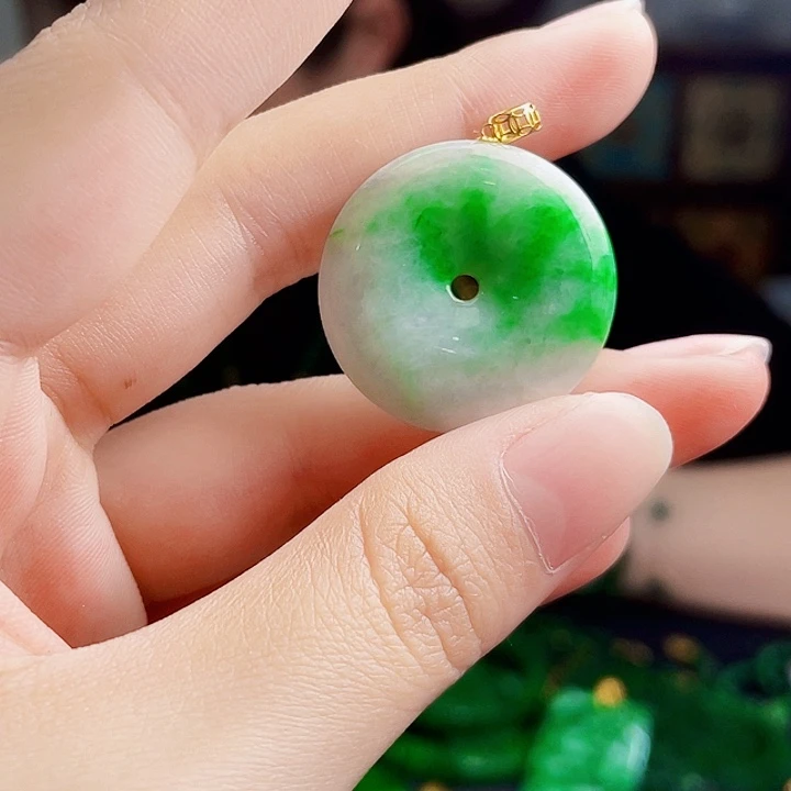 翡翠18K金镶嵌项链多样性