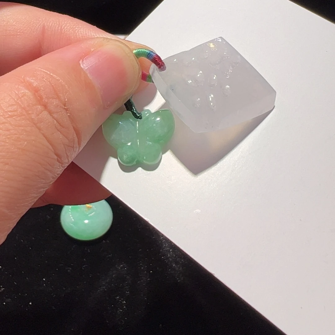 茶****翡翠未镶嵌颈饰手机挂