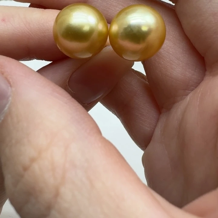 18K金镶嵌海水珍珠耳饰