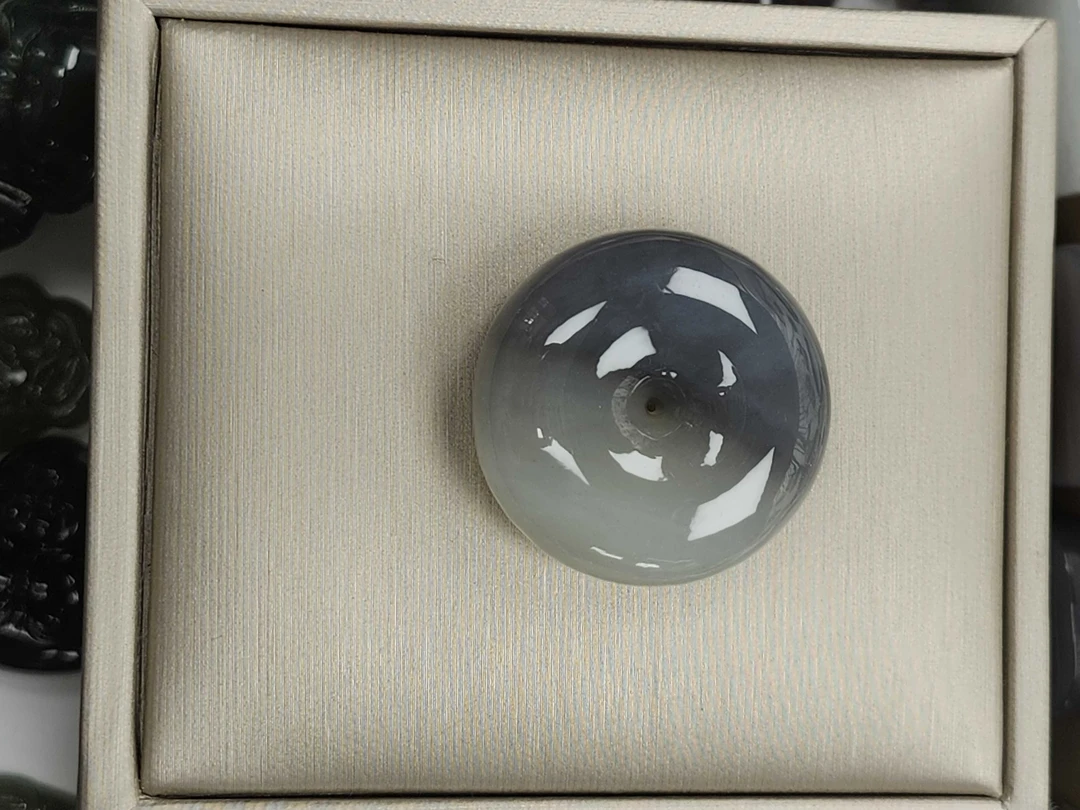 和田玉烟紫色平安扣，直径30厚11，不含链。