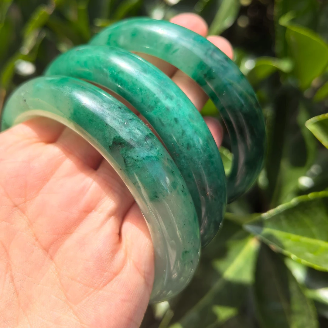 沐银时代非洲翠天然高冰透绿手镯 多样性发其一