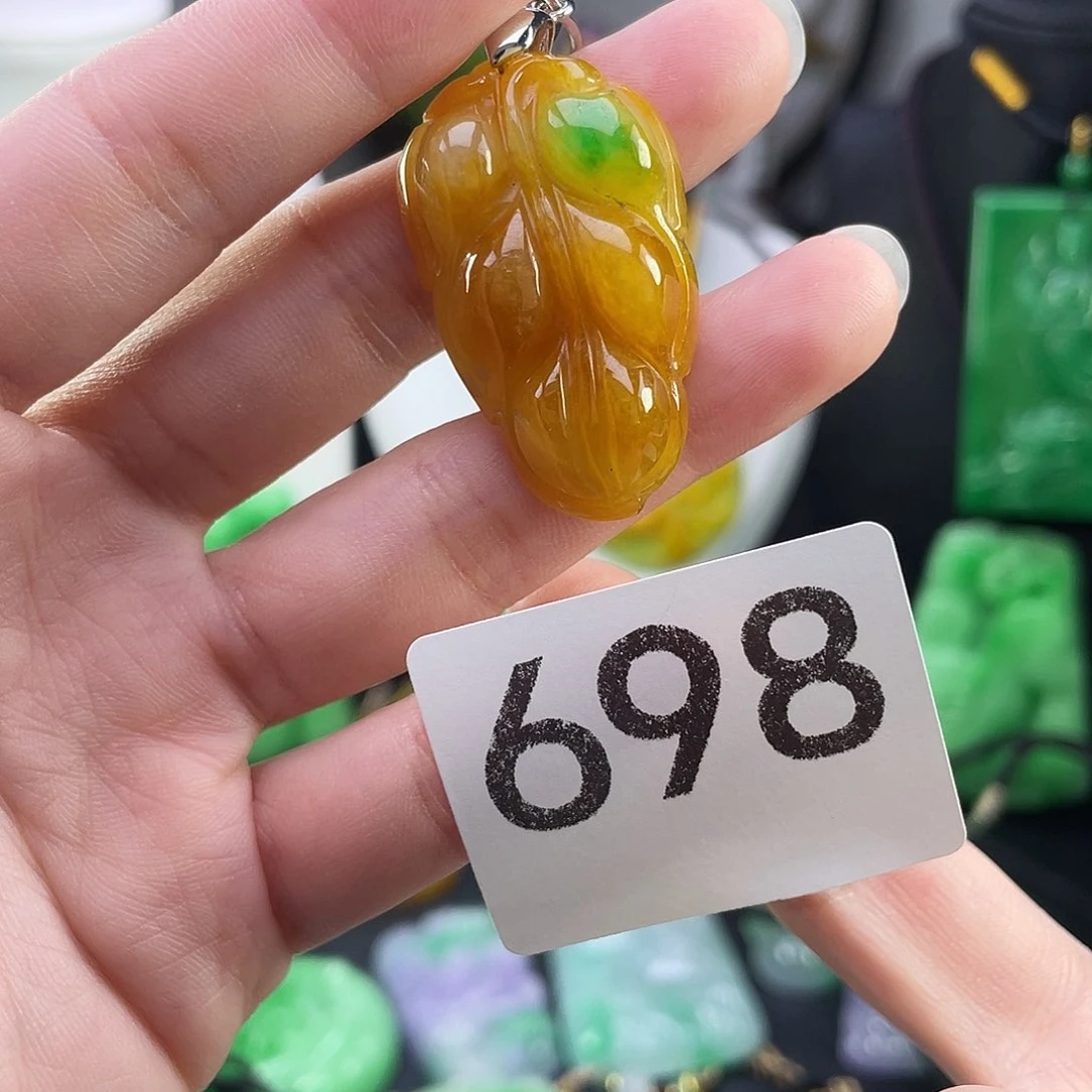翡翠未镶嵌吊坠(赠链)