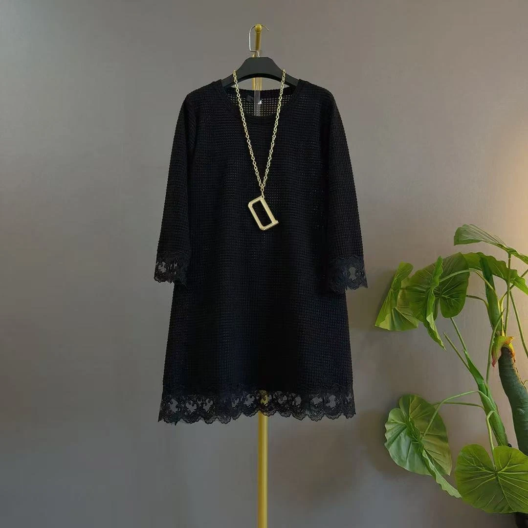 新款时尚蕾丝拼接圆领设计感微透中长款宽松遮肉大码上衣