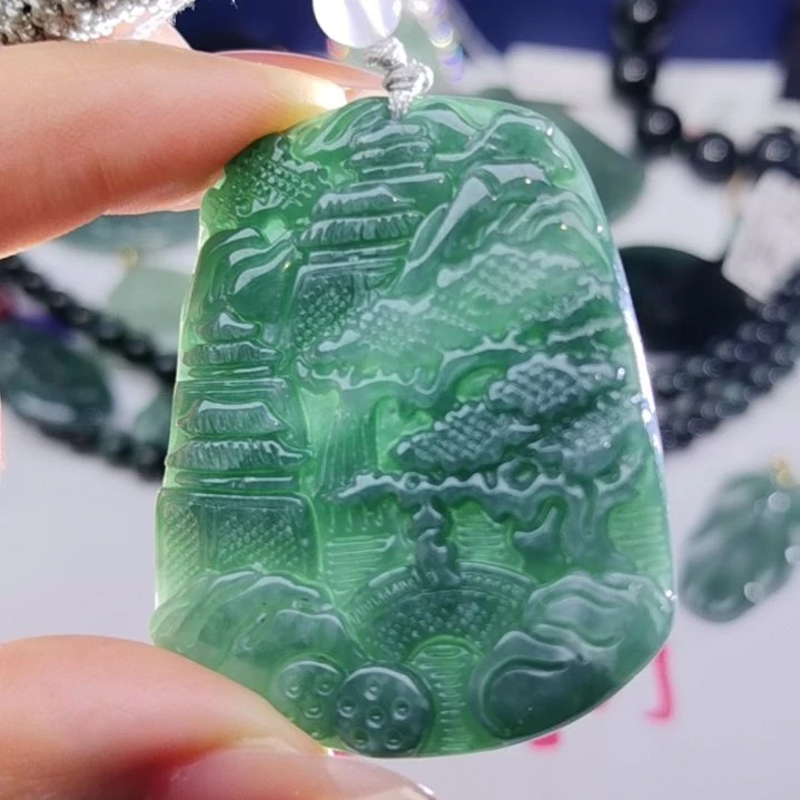 翡翠颈饰未镶嵌天然的A货翡翠