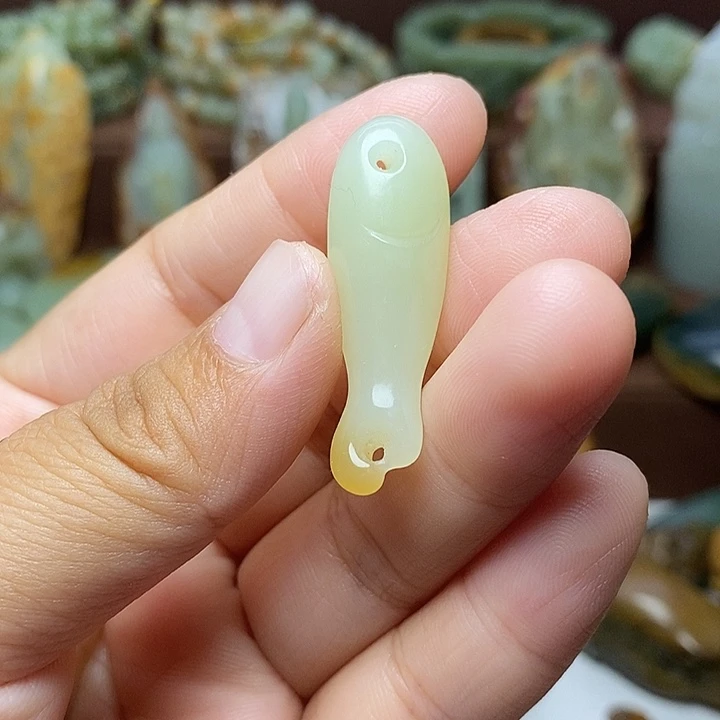 颈饰未镶嵌岫岩老玉（透闪石质玉）