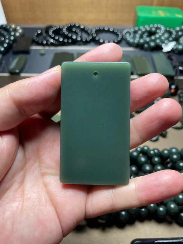 和田玉青玉蓝调39.2×68.8×12.5（mm）无事牌