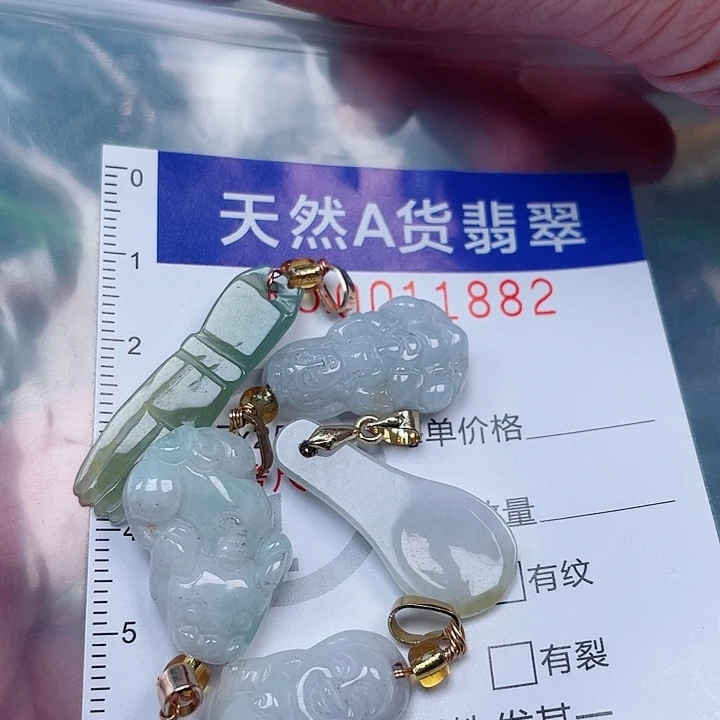 吊坠(不含链)未镶嵌翡翠