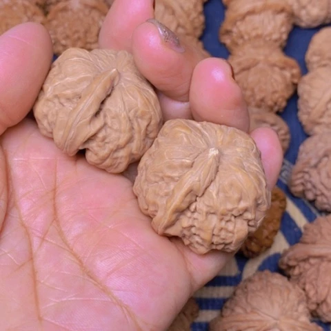 【闪购商品】文玩核桃吊坠一根筋