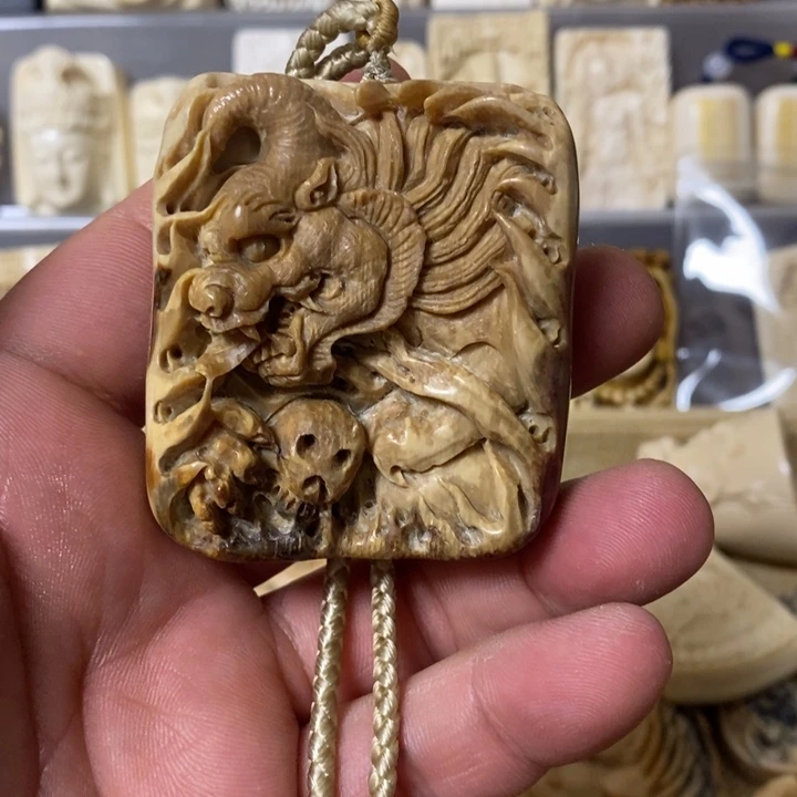 天然猛犸牙雕刻品