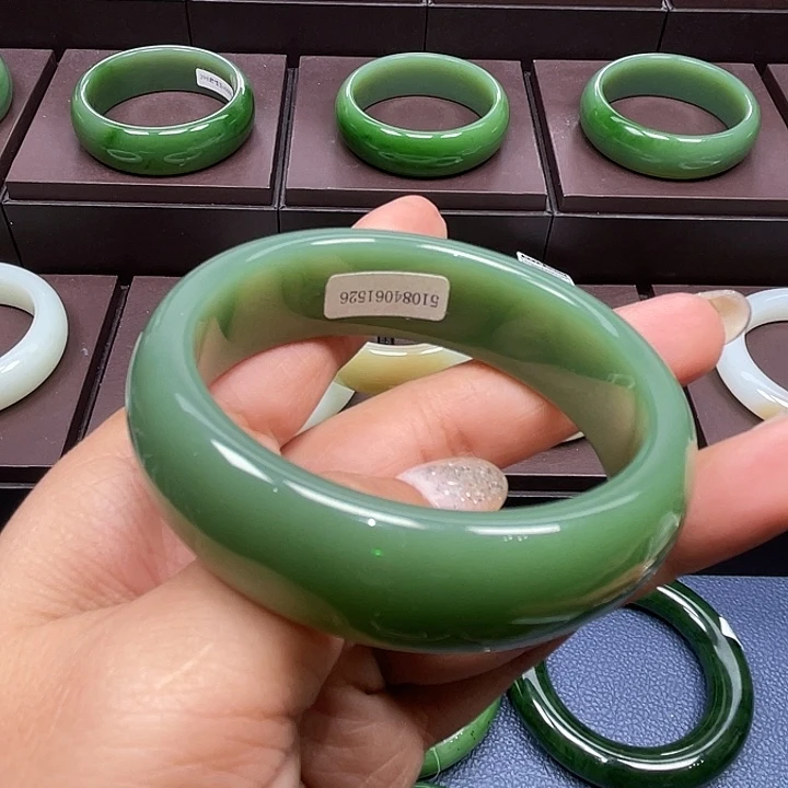 和田玉（碧玉）未镶嵌手镯