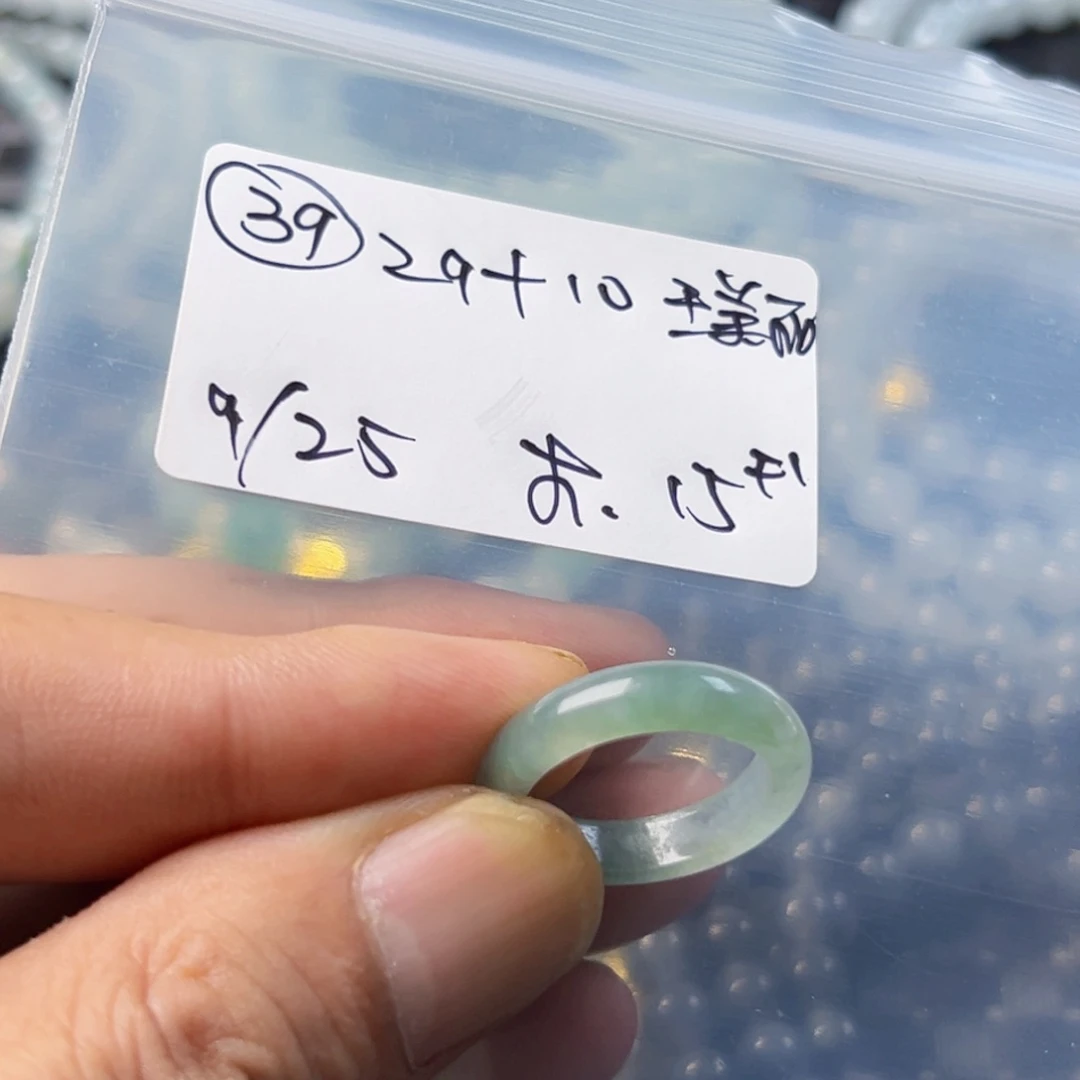 未镶嵌戒指翡翠是****?