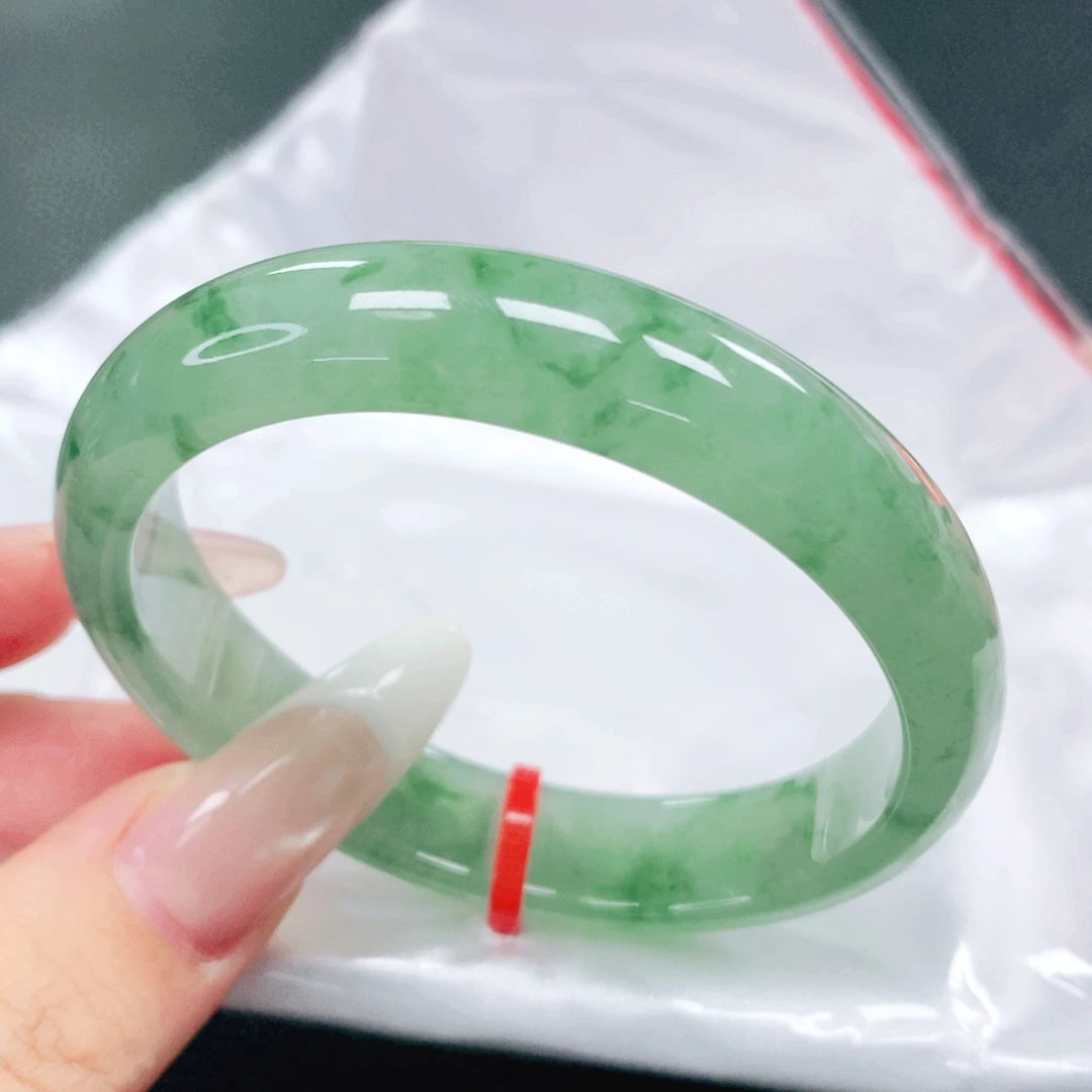 未镶嵌手镯翡翠53贵