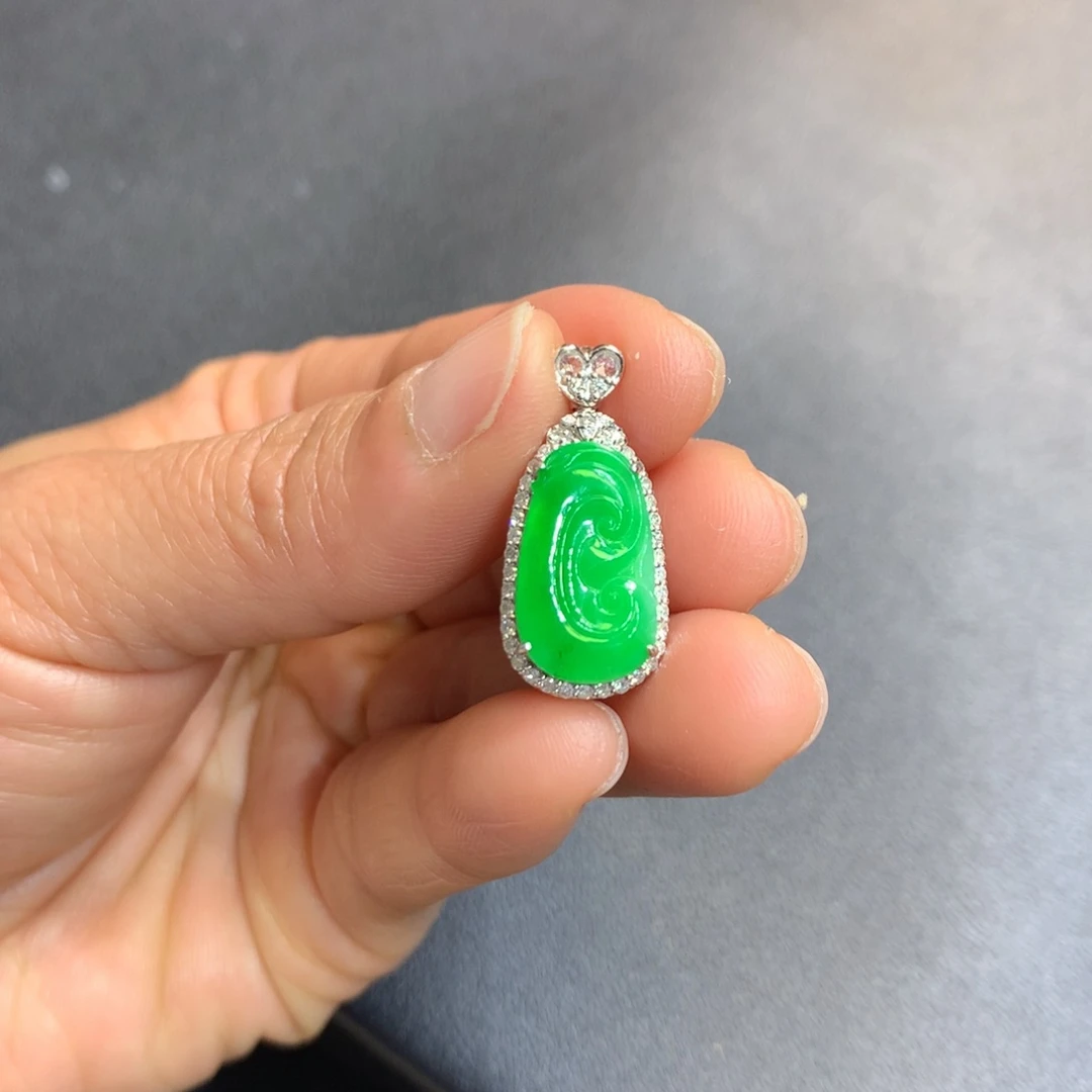 翡翠吊坠(不含链)18K金镶嵌