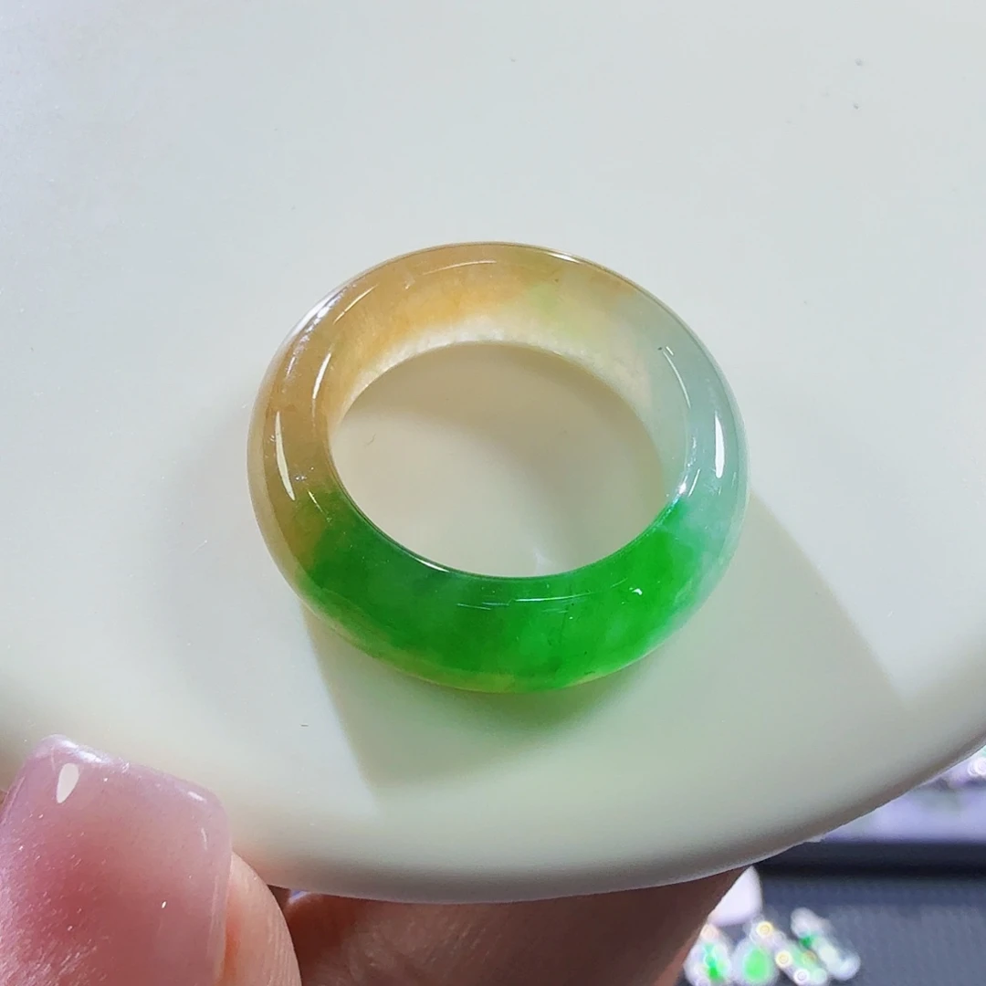 翡翠未镶嵌颈饰裸石