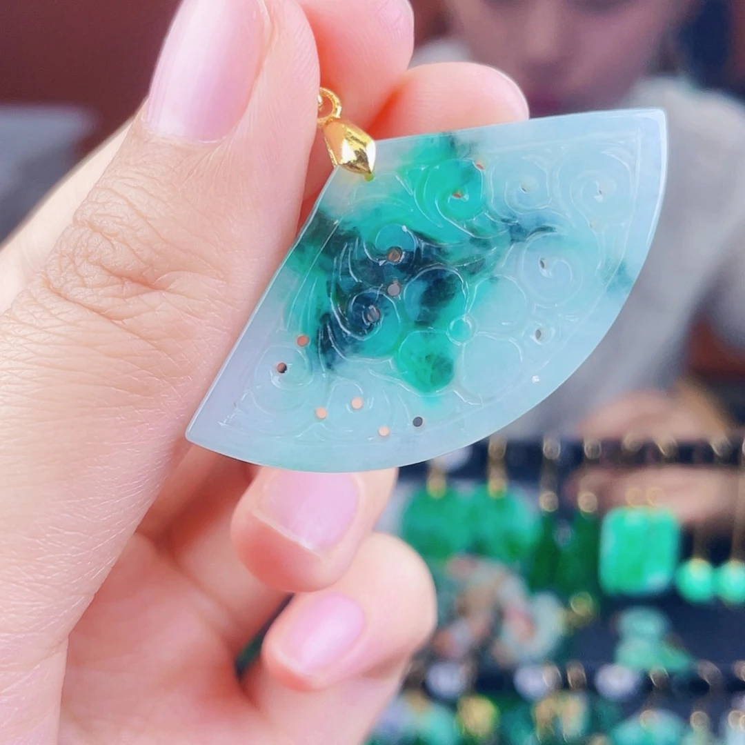 翡翠未镶嵌颈饰饰品