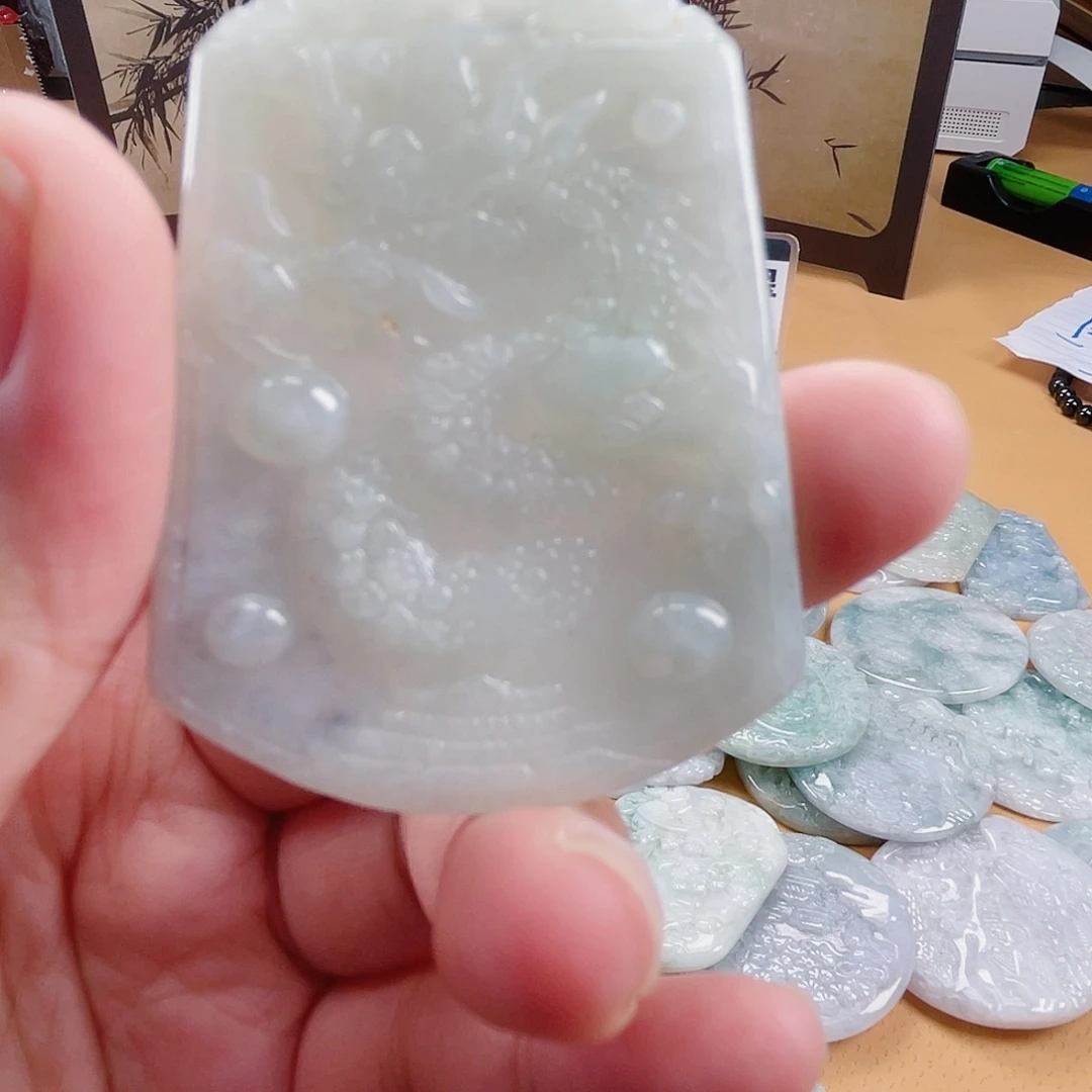 翡翠未镶嵌颈饰翡翠