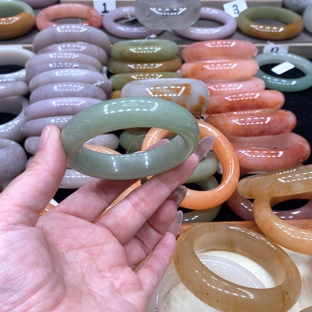 H***I石英质玉未镶嵌手镯