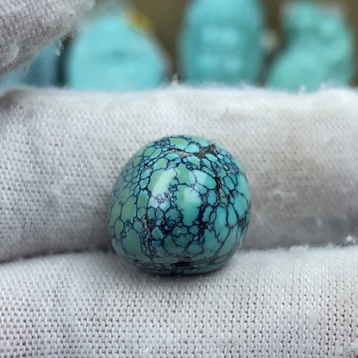 绿松石未镶嵌颈饰