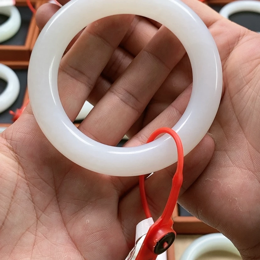 【闪购商品】未镶嵌手镯和田玉