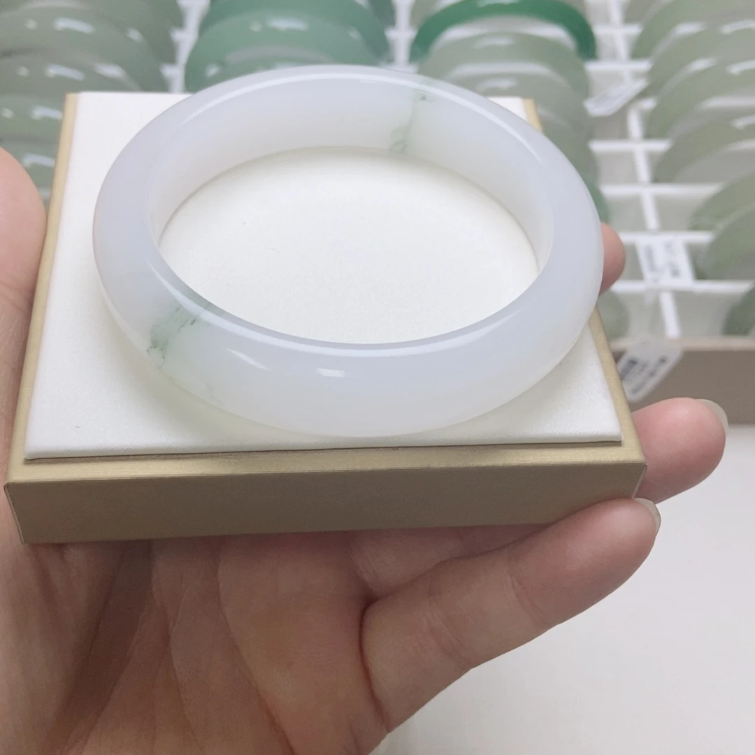 未镶嵌手镯石英质玉