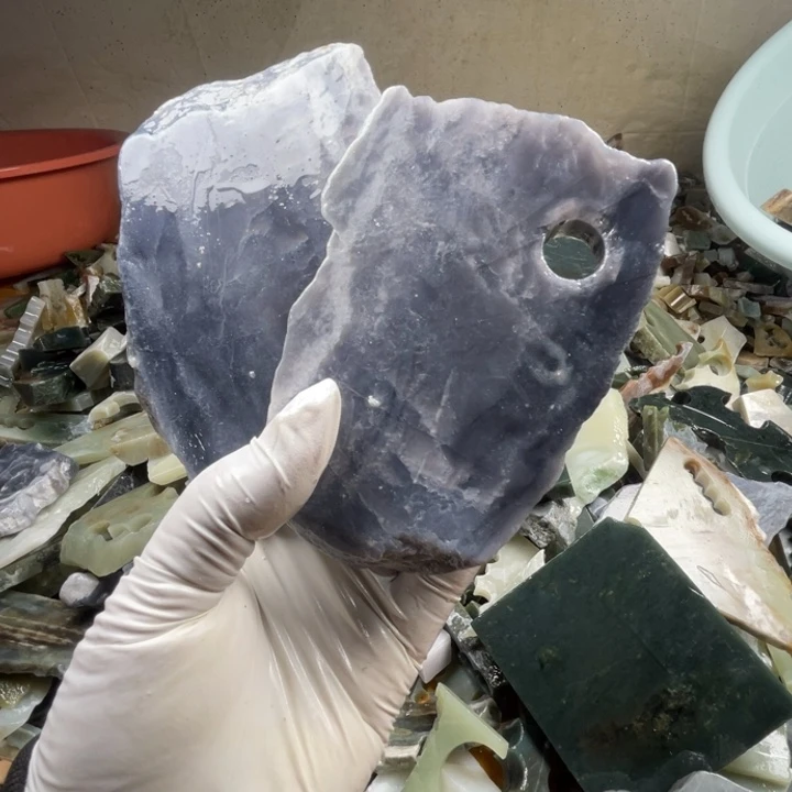 和田玉未镶嵌珠宝奇石有包容