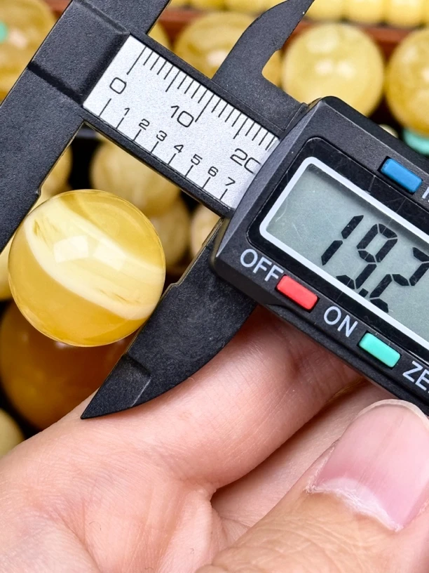 19.2mm俄料国矿一级料浓瓷白妖孽虎皮纹千层雪橘底金溶洞蜜蜡圆珠