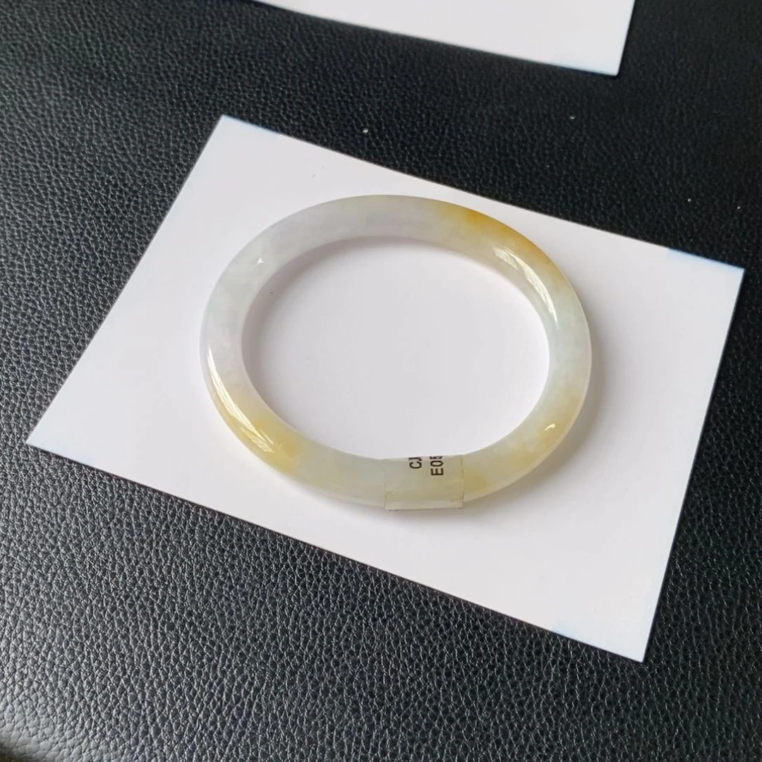 翡翠手镯未镶嵌吉***?11111111111111111