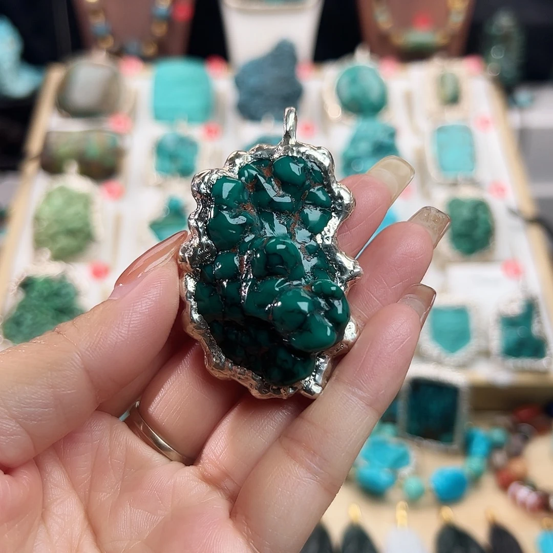 绿松石未镶嵌颈饰