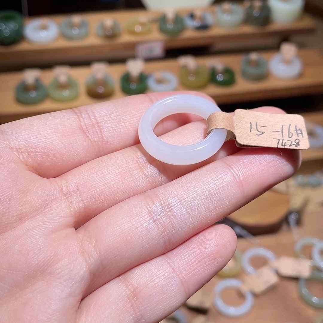 A***家和田玉未镶嵌戒指17.3